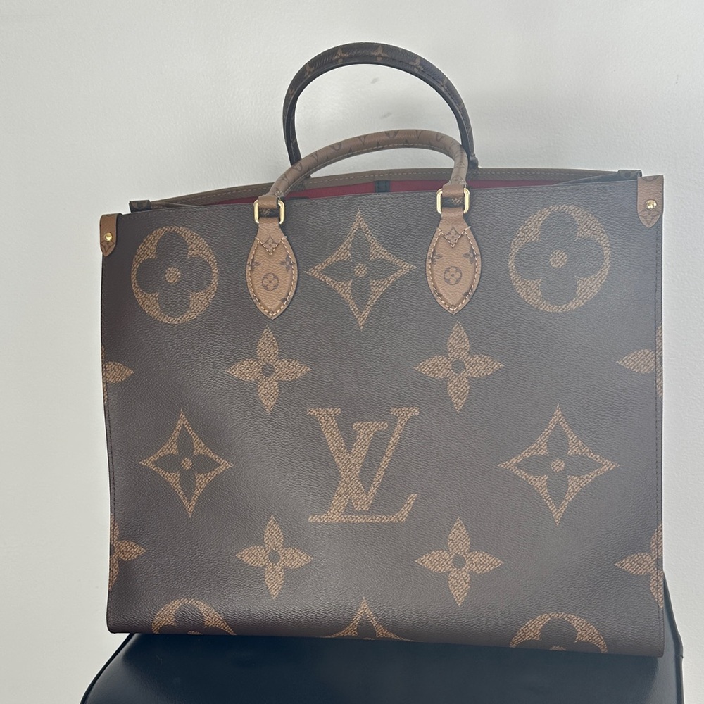 Louis Vuitton Monogram Reverse On The Go GM - Picture 2 of 14